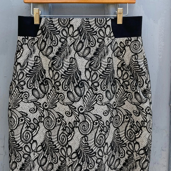 Bill Blass New York, black/ivory lace high waisted skirt with pockets, size 10 - Picture 5 of 12